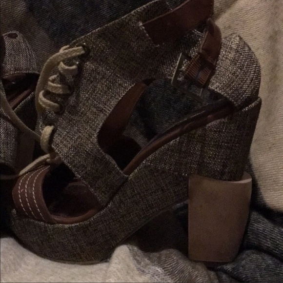 Sandals - Picture 3 of 7